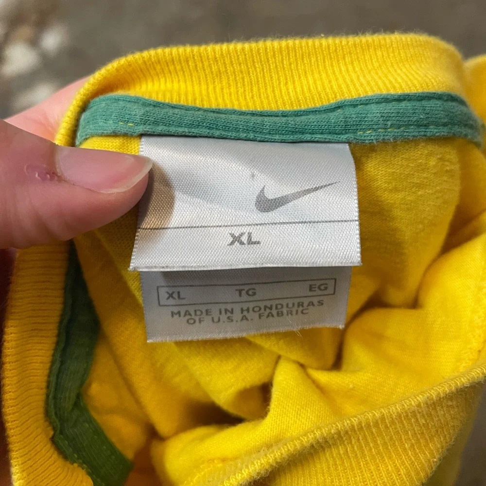 Y2K Nike Silver Tag T-Shirt - Picture 3 of 7